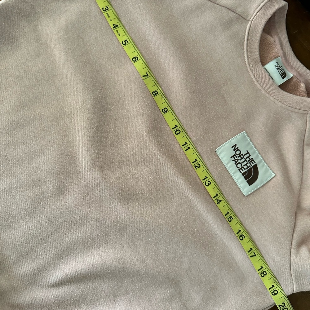 The North Face dusty pink logo patch sweatshirt ladies size Small - Picture 4 of 9